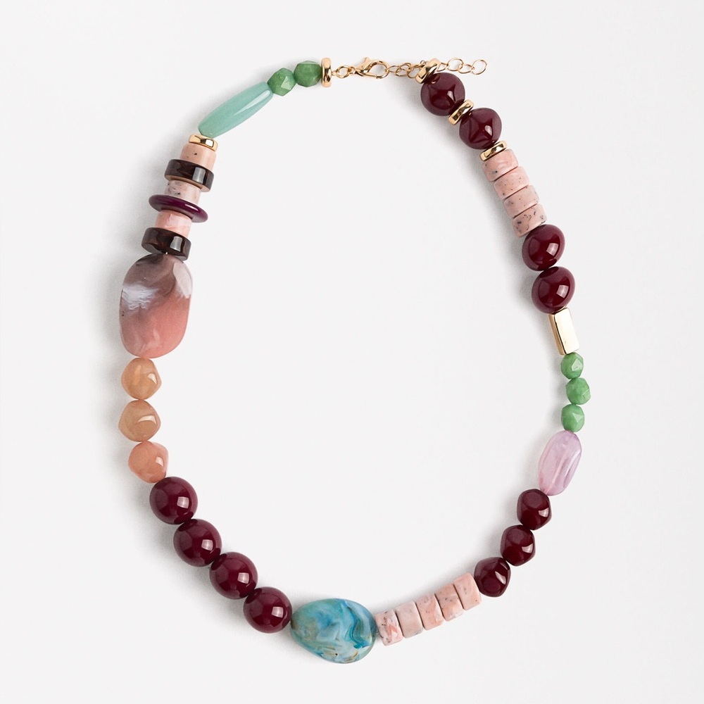 NECKLACE WITH CRYSTALS AND BEADS